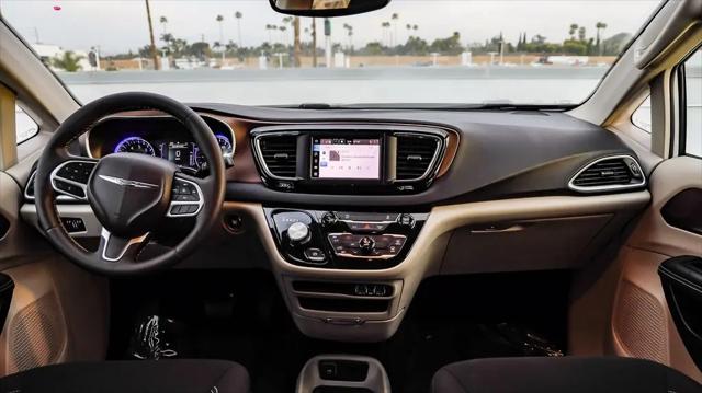 2024 Chrysler Voyager LX
