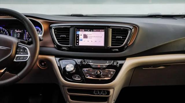 2024 Chrysler Voyager LX