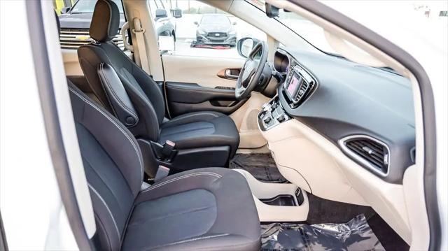 2024 Chrysler Voyager LX