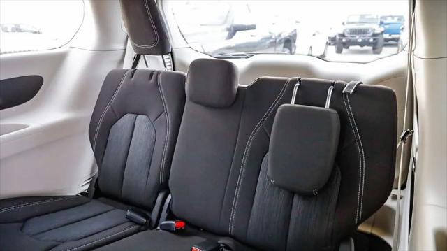 2024 Chrysler Voyager LX