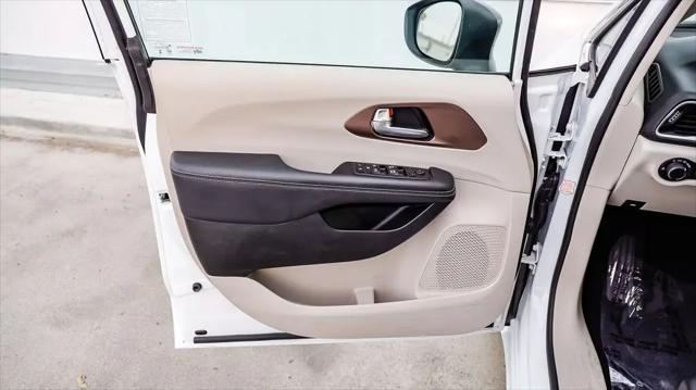 2024 Chrysler Voyager LX