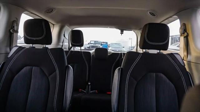 2024 Chrysler Voyager LX
