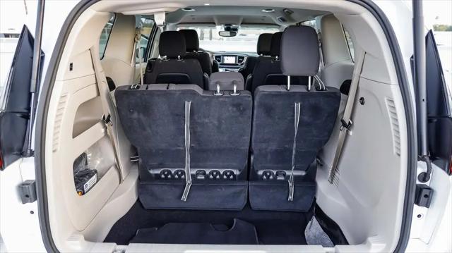 2024 Chrysler Voyager LX