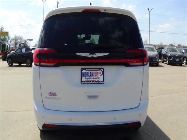 2025 Chrysler Pacifica Select
