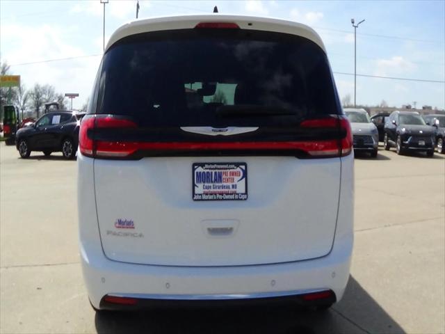 2025 Chrysler Pacifica Select