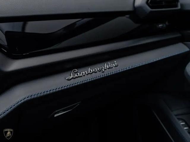 2025 Lamborghini Urus SE