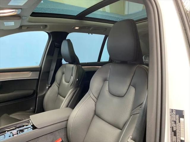 2026 Volvo XC90 Ultra Dark Theme, B6 AWD Gas (mild hybrid), Gasoline, 7 Seats