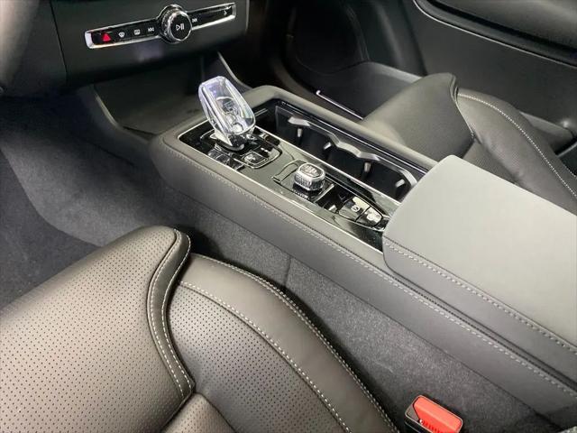 2026 Volvo XC90 Ultra Dark Theme, B6 AWD Gas (mild hybrid), Gasoline, 7 Seats