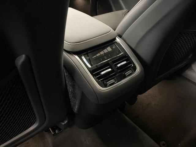 2026 Volvo XC90 Ultra Dark Theme, B6 AWD Gas (mild hybrid), Gasoline, 7 Seats