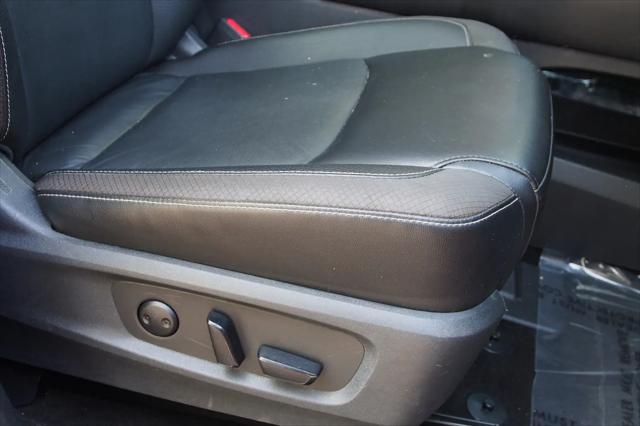 2024 Nissan Pathfinder SL FWD