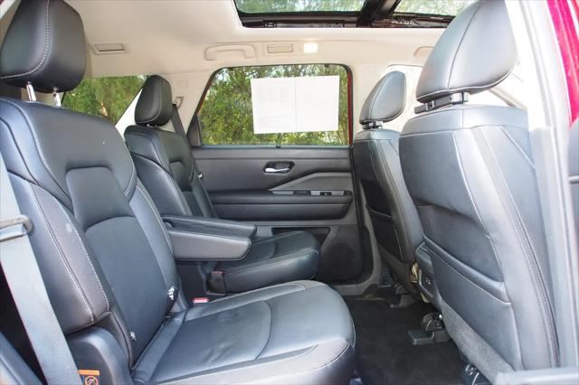 2024 Nissan Pathfinder SL FWD