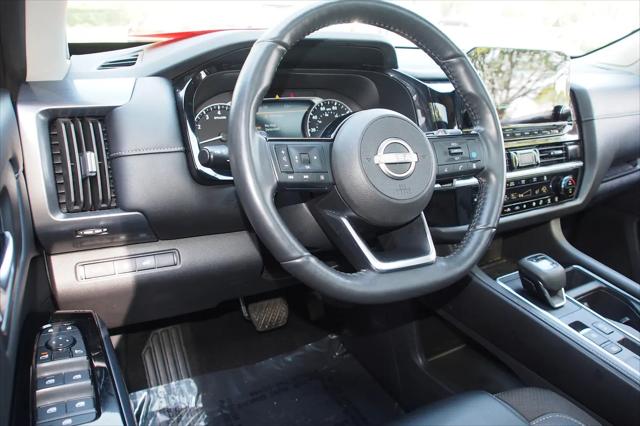 2024 Nissan Pathfinder SL FWD
