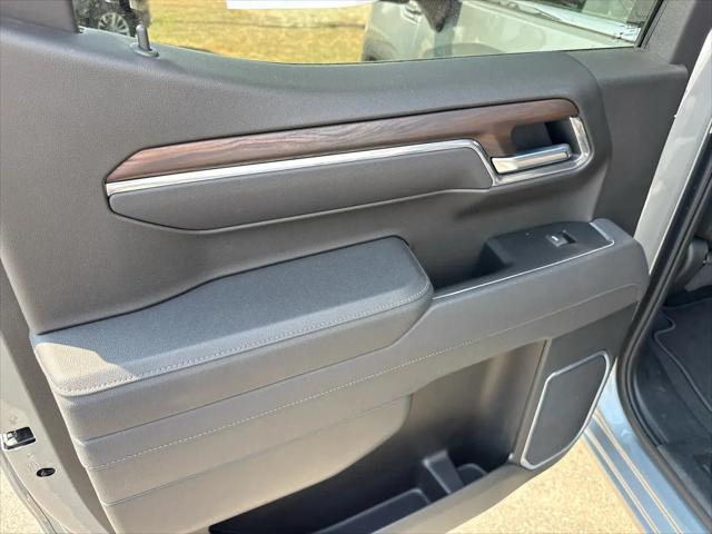 2025 GMC Sierra 1500 4WD Crew Cab Short Box SLT