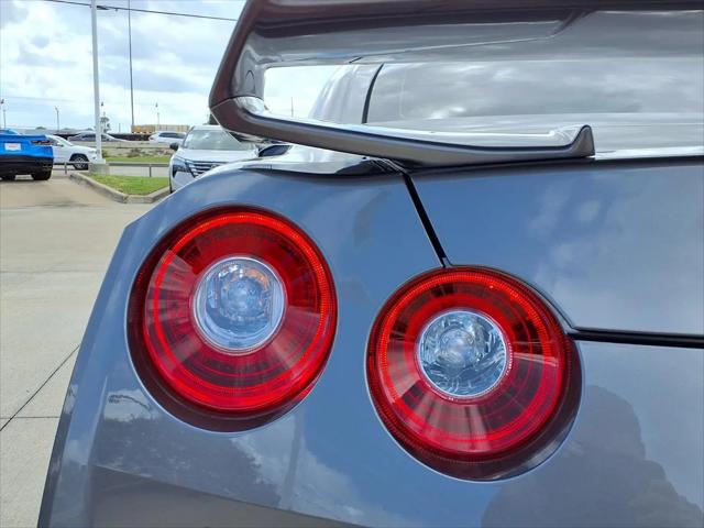 2024 Nissan GT-R T-spec Dual-clutch 6-Speed Transmission