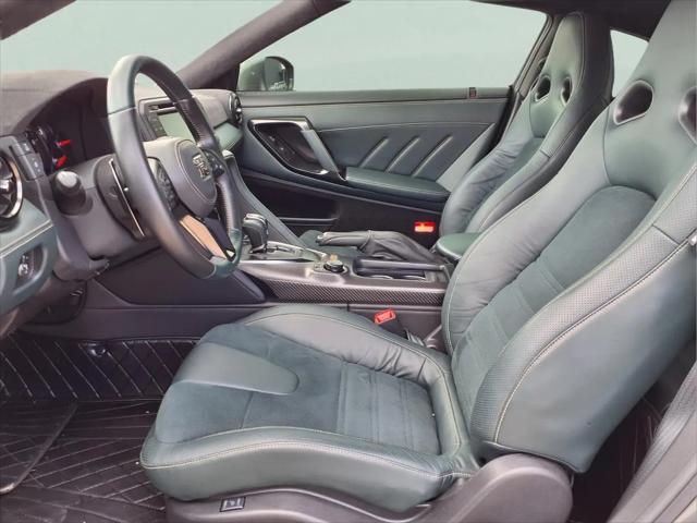 2024 Nissan GT-R T-spec Dual-clutch 6-Speed Transmission