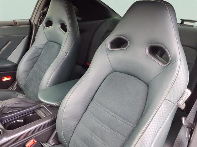 2024 Nissan GT-R T-spec Dual-clutch 6-Speed Transmission