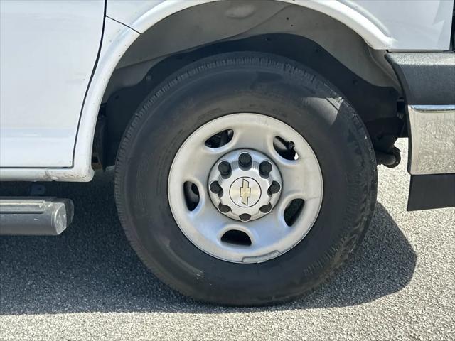 2023 Chevrolet Express Passenger RWD 3500 Extended Wheelbase LT