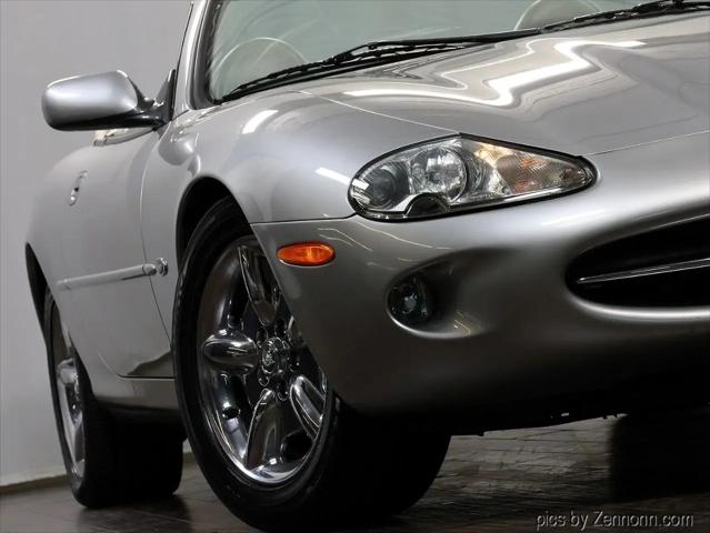 1999 Jaguar XK8 Standard