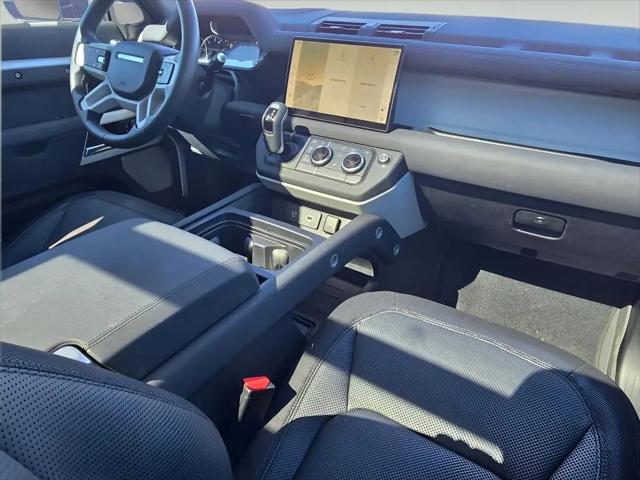 2023 Land Rover Defender 130 X-Dynamic SE