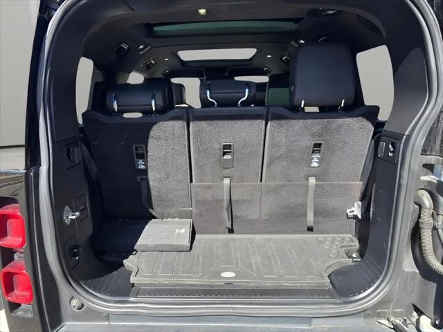 2023 Land Rover Defender 130 X-Dynamic SE