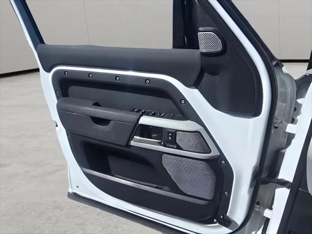 2023 Land Rover Defender 130 X-Dynamic SE