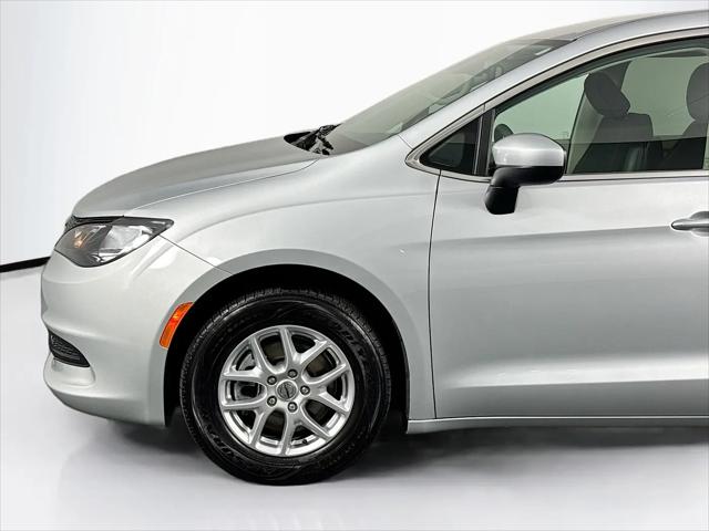 2023 Chrysler Voyager LX