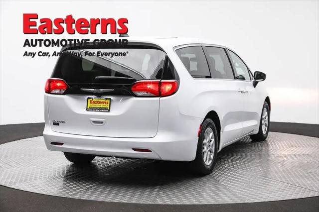 2023 Chrysler Voyager LX