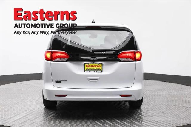 2023 Chrysler Voyager LX
