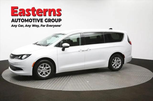 2023 Chrysler Voyager LX
