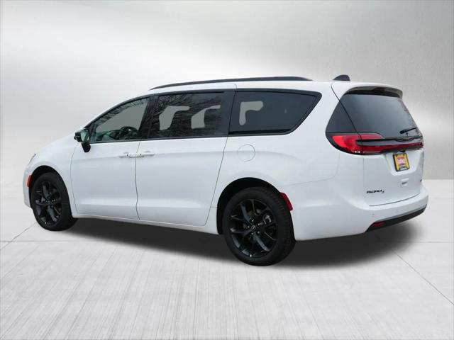 2026 Chrysler Pacifica Select AWD