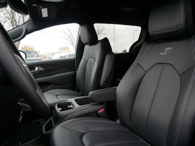 2026 Chrysler Pacifica Select AWD