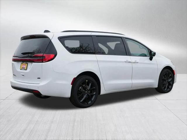2026 Chrysler Pacifica Select AWD