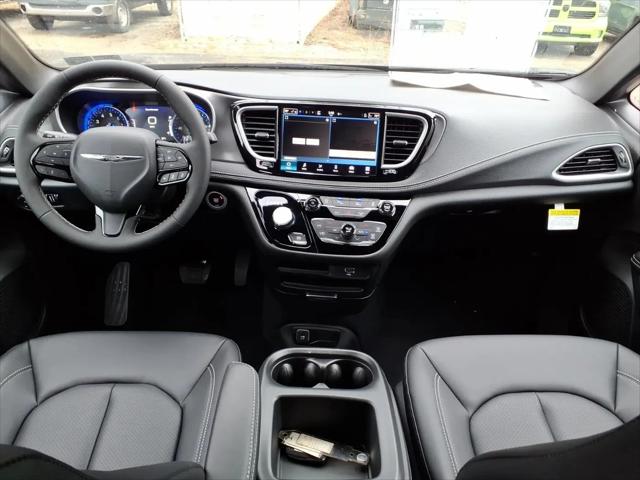 2026 Chrysler Pacifica Select AWD