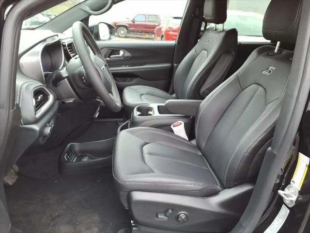 2026 Chrysler Pacifica Select AWD