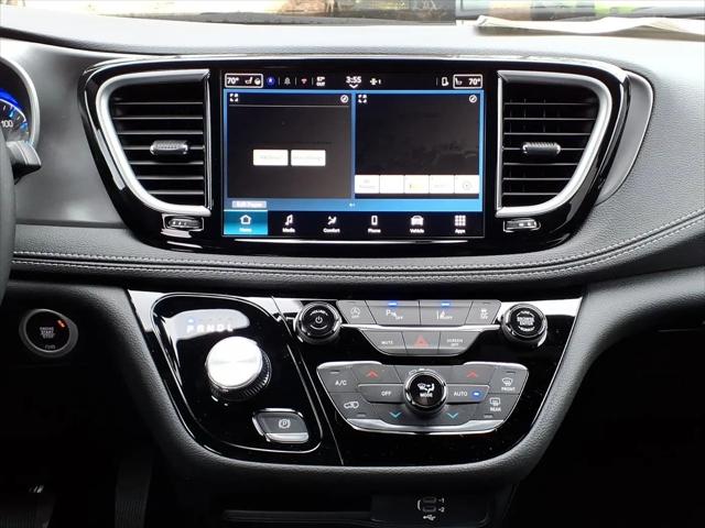 2026 Chrysler Pacifica Select AWD