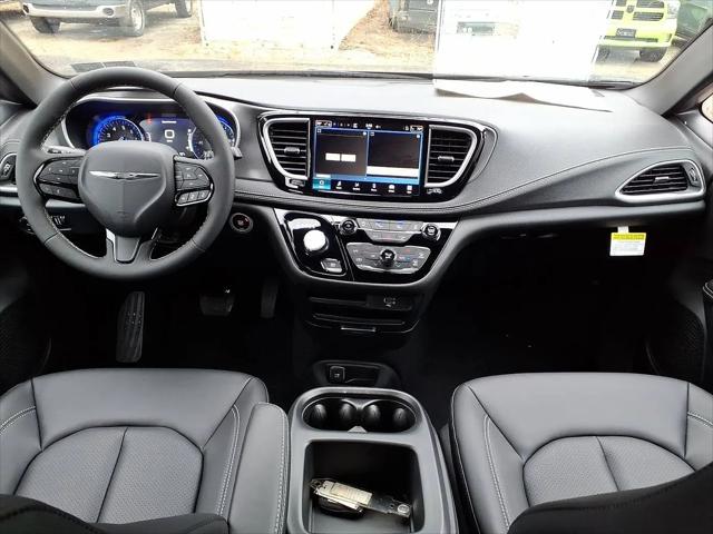 2026 Chrysler Pacifica Select AWD