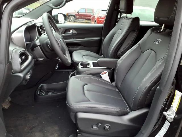 2026 Chrysler Pacifica Select AWD