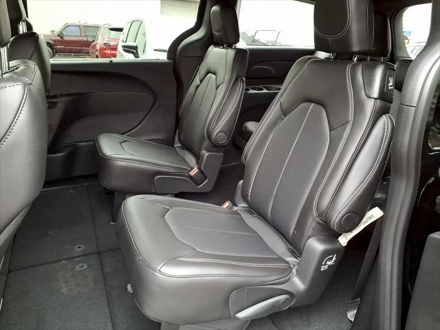 2026 Chrysler Pacifica Select AWD