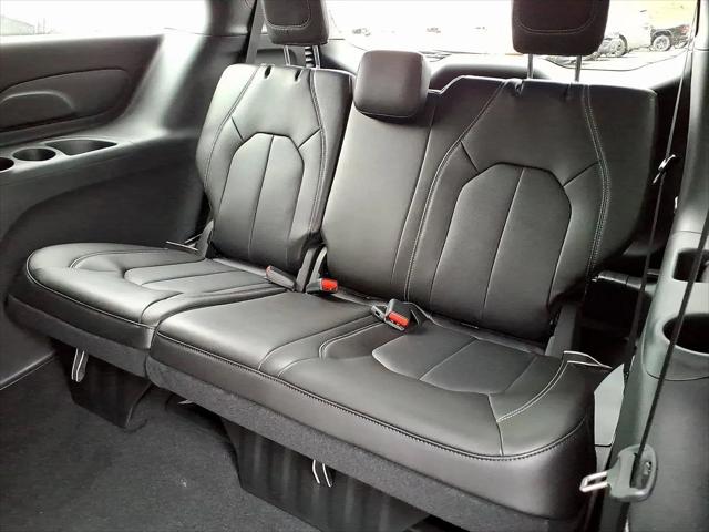 2026 Chrysler Pacifica Select AWD