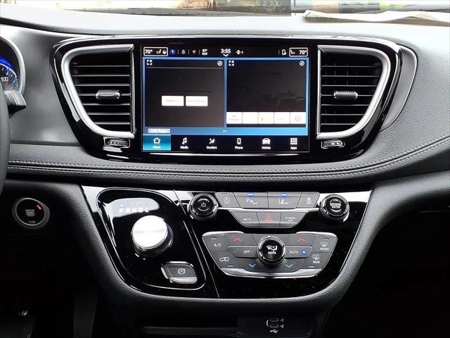 2026 Chrysler Pacifica Select AWD