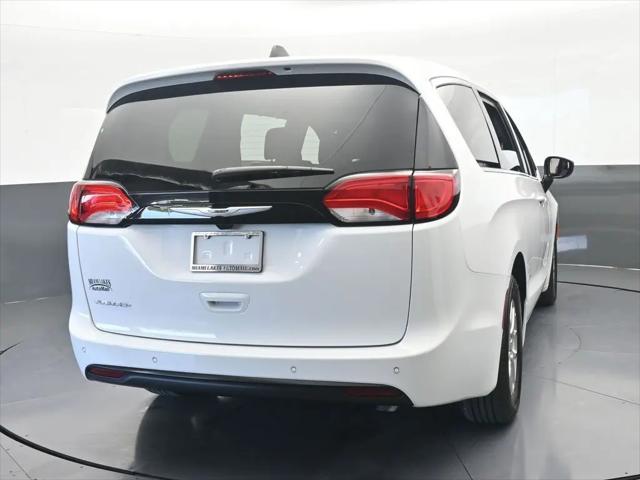 2026 Chrysler Voyager LX