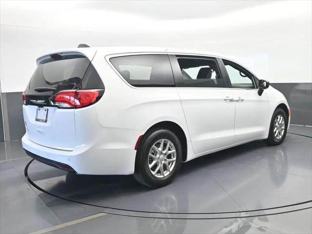2026 Chrysler Voyager LX