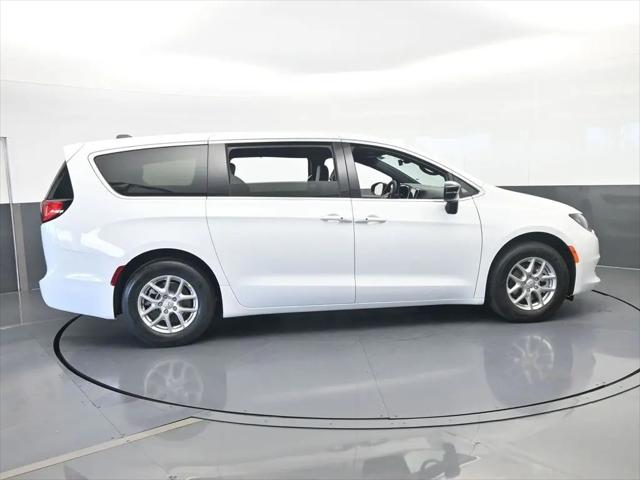2026 Chrysler Voyager LX