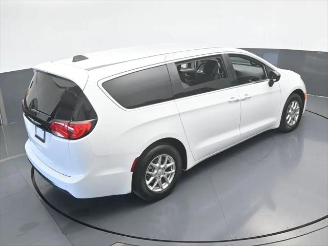 2026 Chrysler Voyager LX