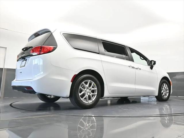 2026 Chrysler Voyager LX