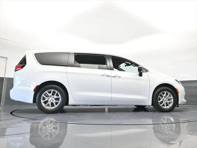 2026 Chrysler Voyager LX