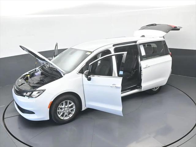 2026 Chrysler Voyager LX