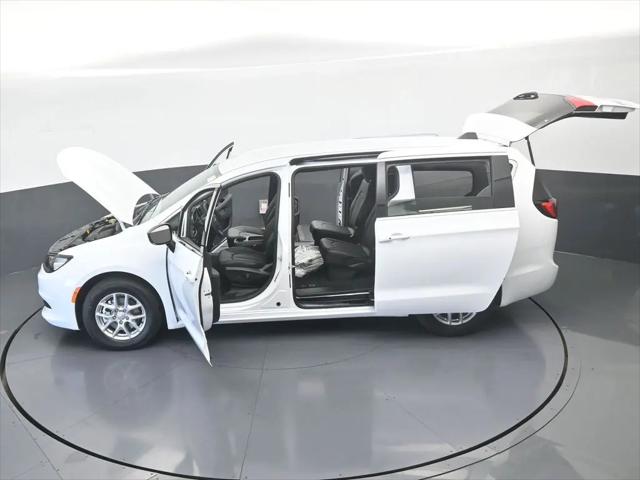 2026 Chrysler Voyager LX