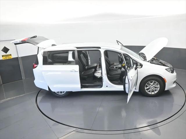 2026 Chrysler Voyager LX