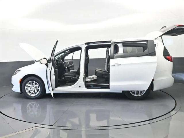 2026 Chrysler Voyager LX
